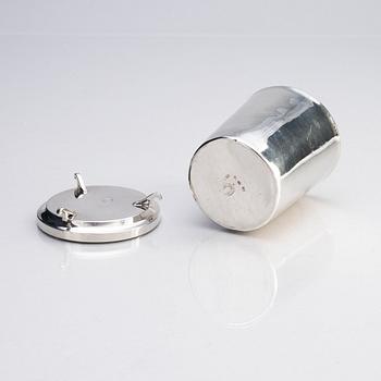 A Swedish parcel-gilt silver shaving cup, marks of Pehr Zethelius, Stockholm 1800.