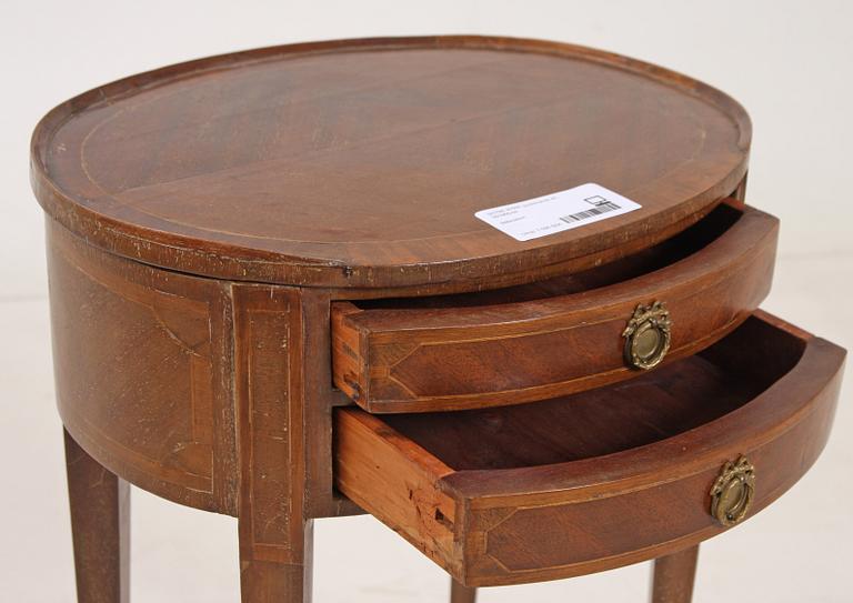 BYRÅ, gustaviansk stil, 18/1900-tal.