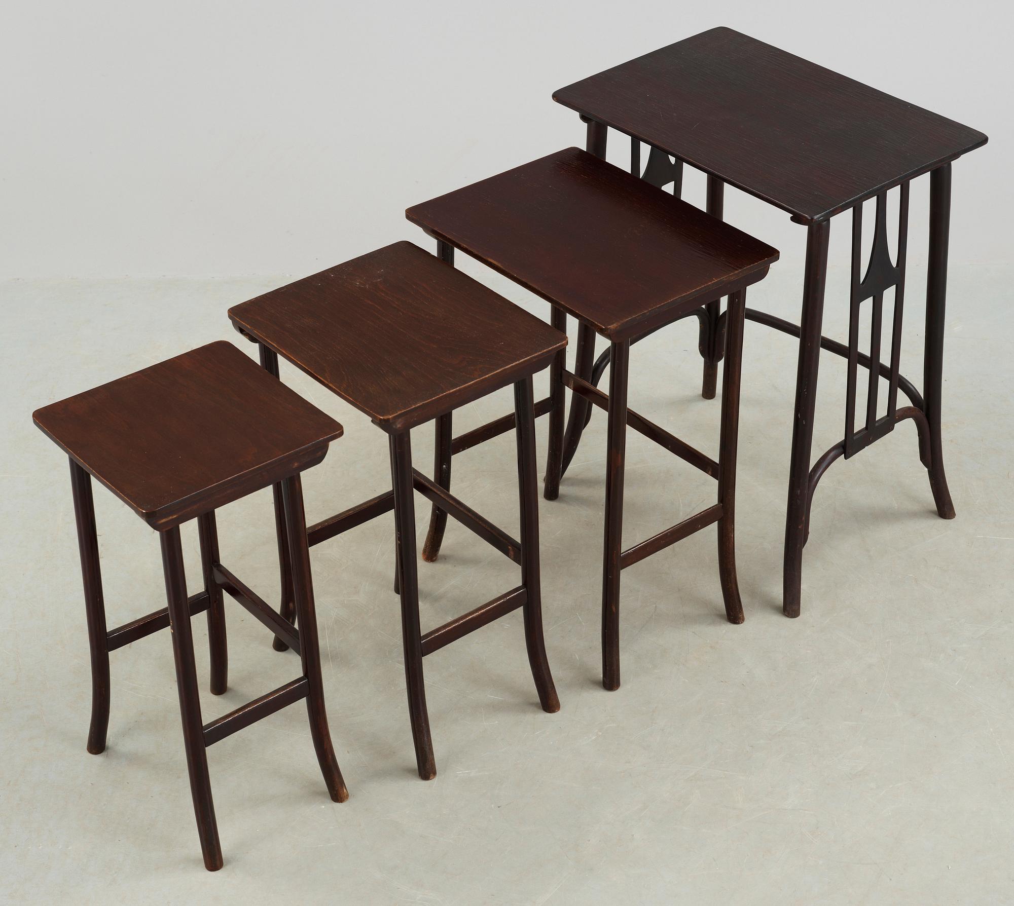 SATSBORD, 4 delar, Thonet, 1900-talets början.
