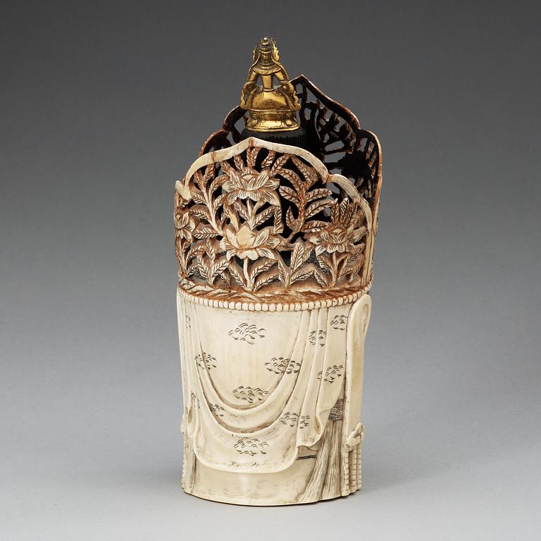 A carved ivory head of a Guanyin, late Qing dynasty.