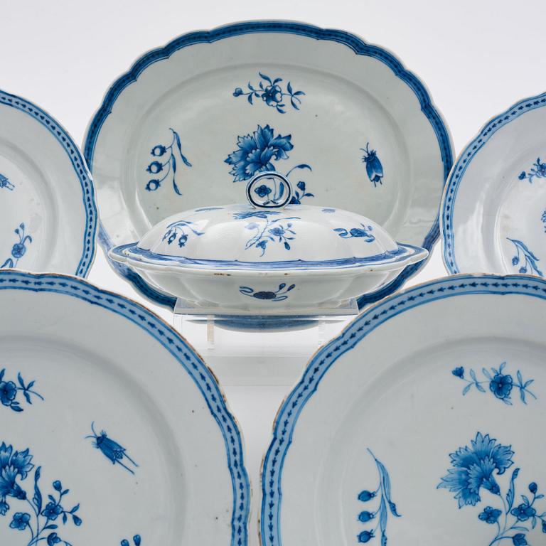 A blue and white dinner service, Qing dynasty, Qianlong (1736-95). (53 pieces).