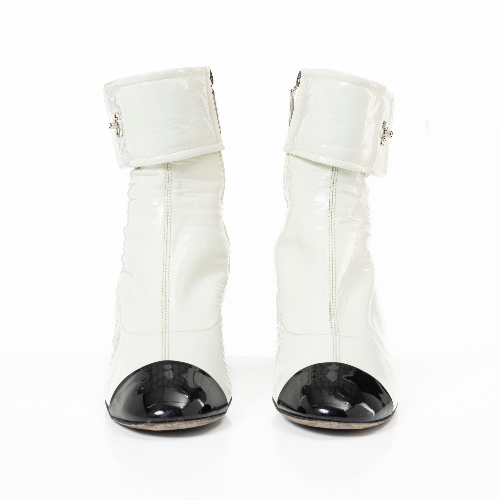 Chanel, ankle boots, size 37C.