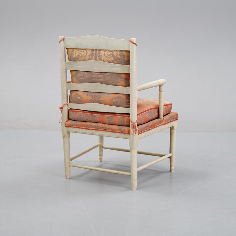 A painted armchair, presumably late 18th century or around the year 1800.