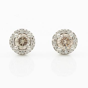 Earrings 14K white gold with brilliant-cut diamonds.