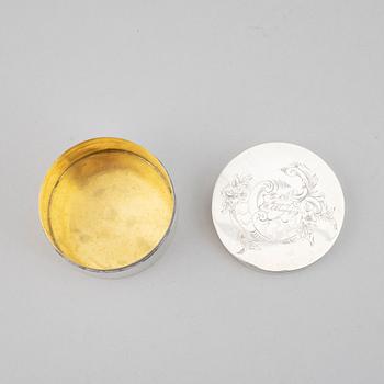 A Swedish 18th century parcel-gilt box with cover, makers mark of Pehr Zethelius, Stockholm 1797.