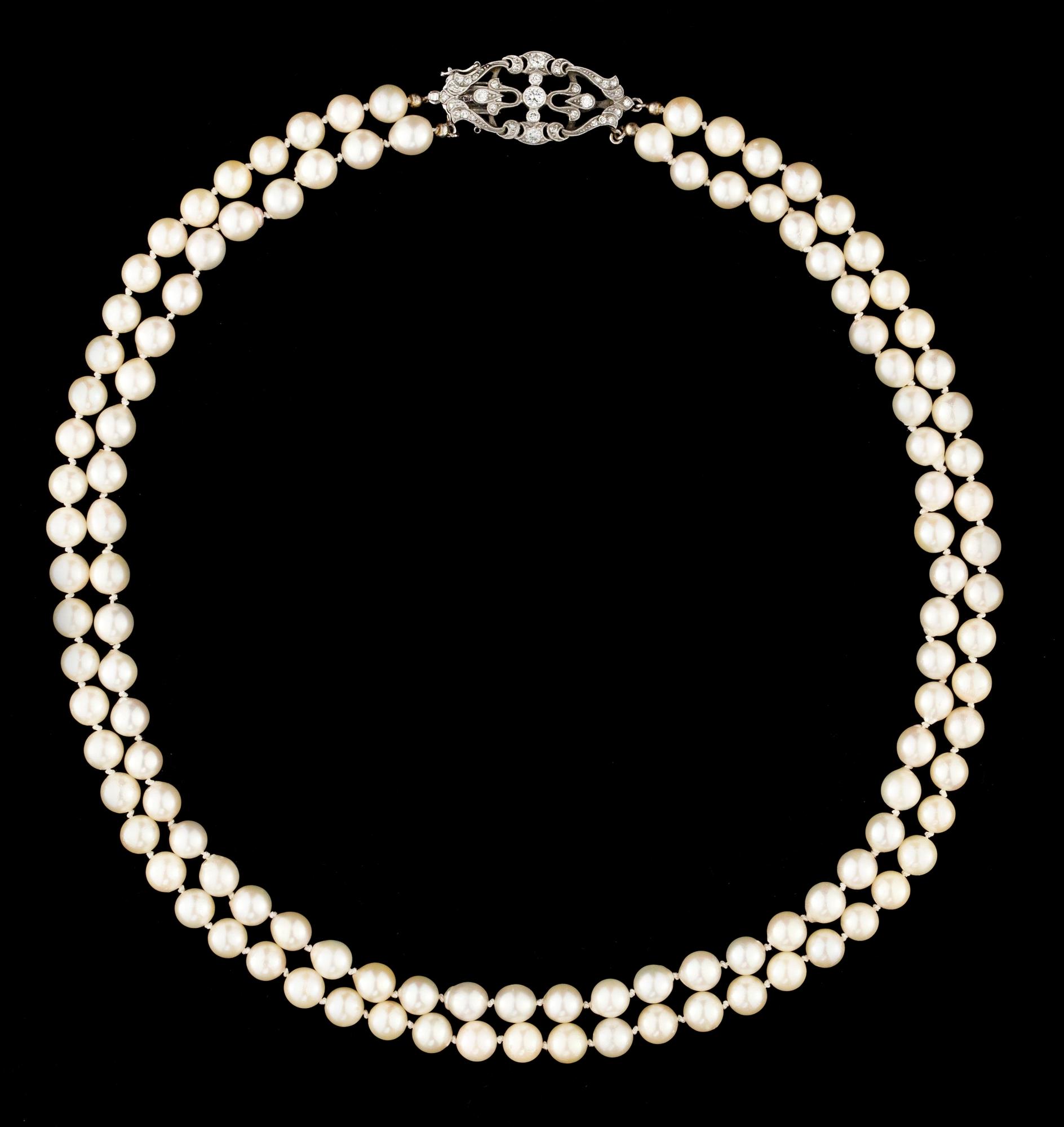 COLLIER, ODLADE PÄRLOR MED DIAMANT-OCH PLATINALÅS.