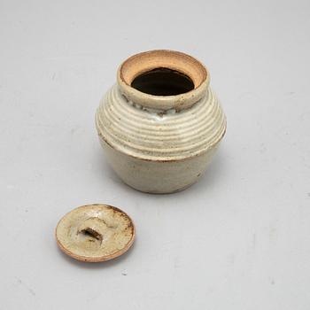 Tatsuzō Shimaoka, a stoneware urn with cover, Japan.