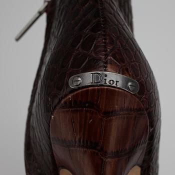 CHRISTIAN DIOR, ett par ankelboots.