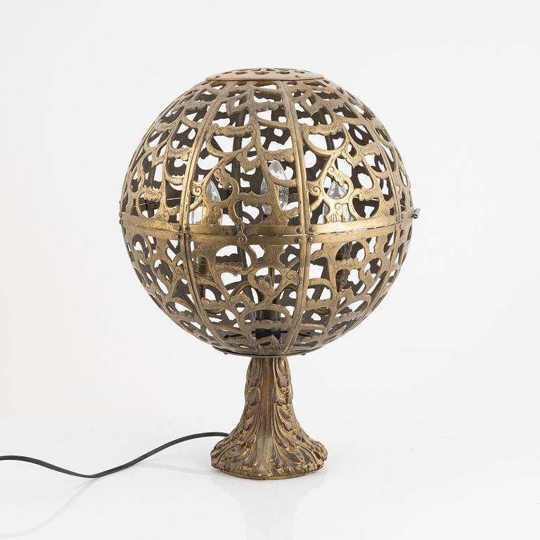 A table lamp, first half/mid 20th century.