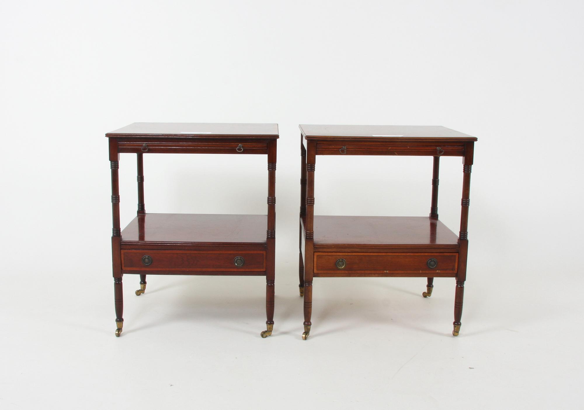 NATTDUKSBORD, ett par, engelsk stil.