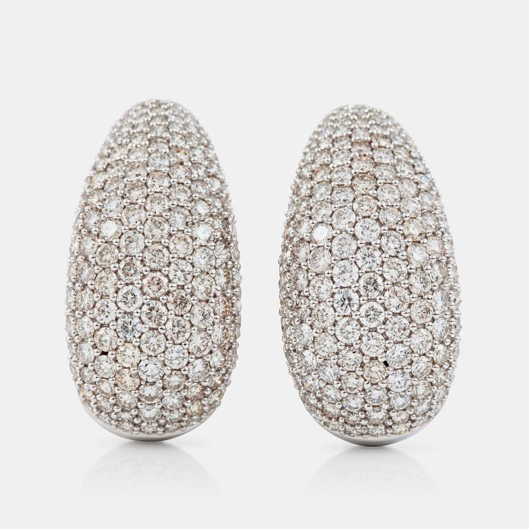 A pair of diamond earrings, 9.51 cts according to engraving.
