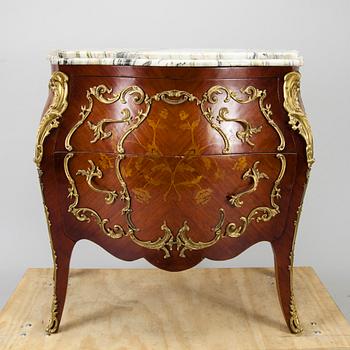 BYRÅ, rokokostil, 1900-talets senare hälft.