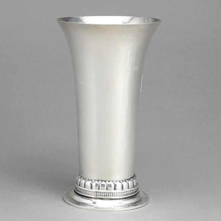 VAS, silver. Georg Jensen, Köpenhamn, 1919. Vikt ca 462 gram.