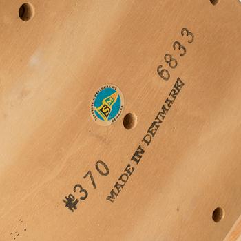 STOLAR, ett par, "Boomerang / 370", Alfred Christensen, för Slagelse möbelverk, Danmark, 1960-tal.