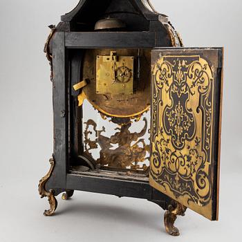 A French mantle clock, 19th century.