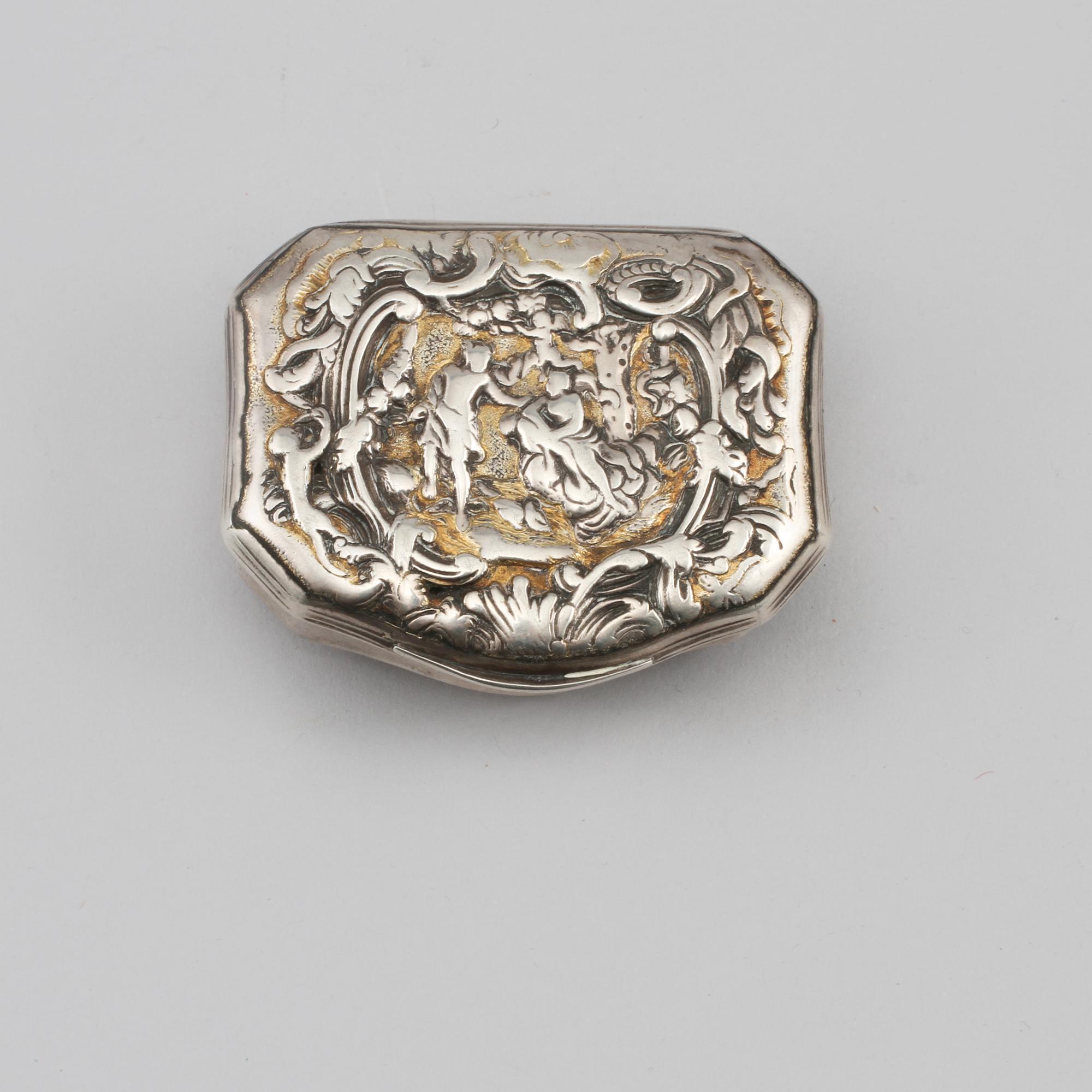DOSA, silver, rokoko, omkring 1700-talets mitt, vikt 90 g.