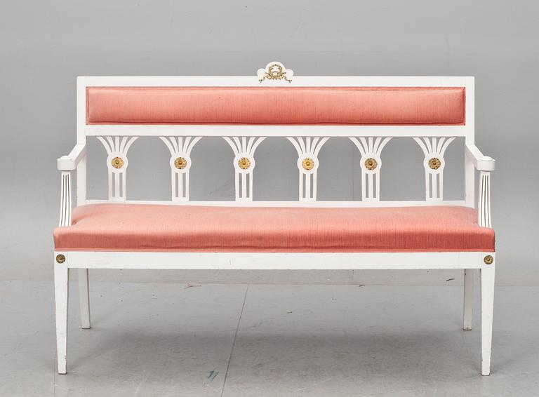 SALONGSMÖBLEMANG, 8 delar. Gustaviansk stil, omkring sekelskiftet 1900.