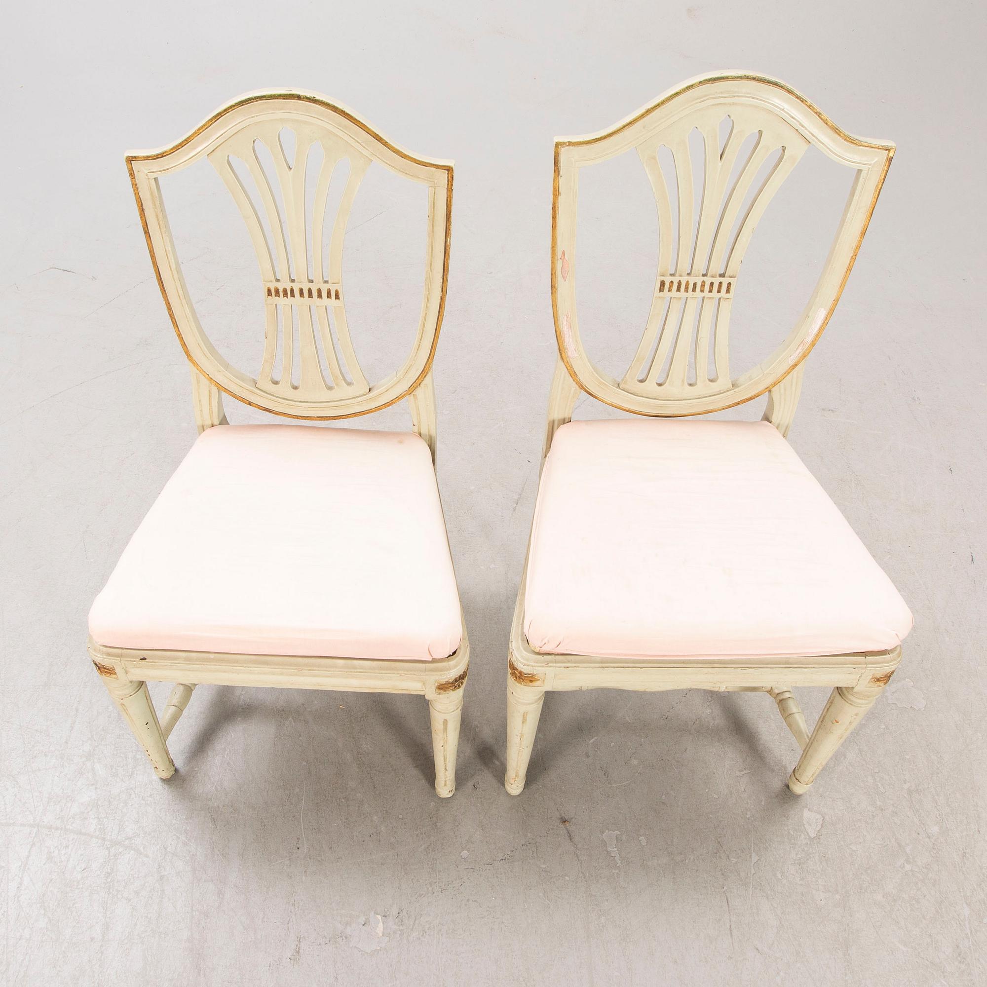 A öpair of painted Gustavian chairs.
