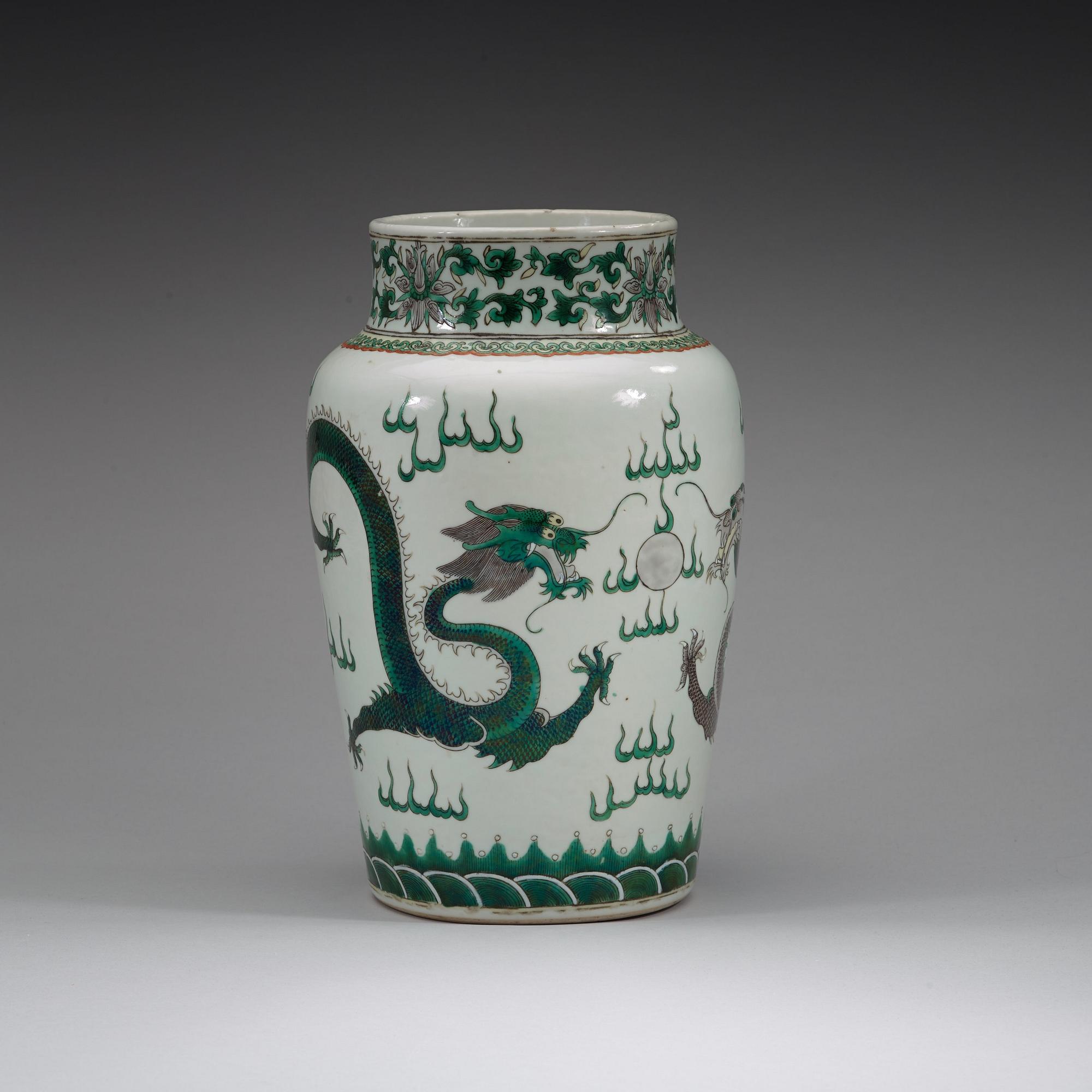 VAS, porslin. Sen Qingdynasti, 1800-tal.