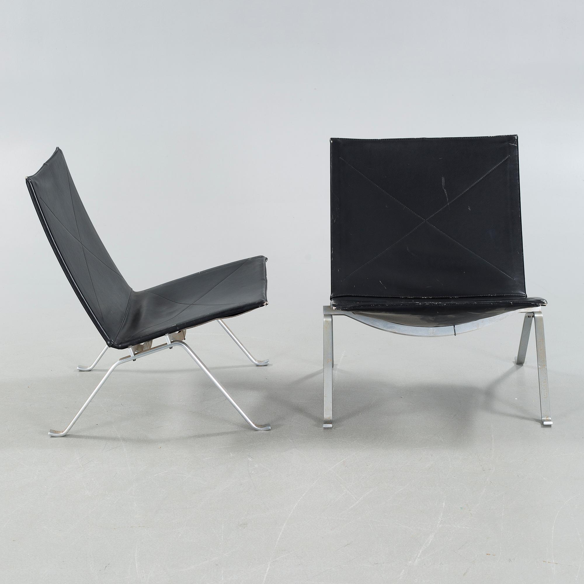 A pair of "PK22" chairs, designed by Poul Kjaerholm, made by Fritz Hansen in 1989.