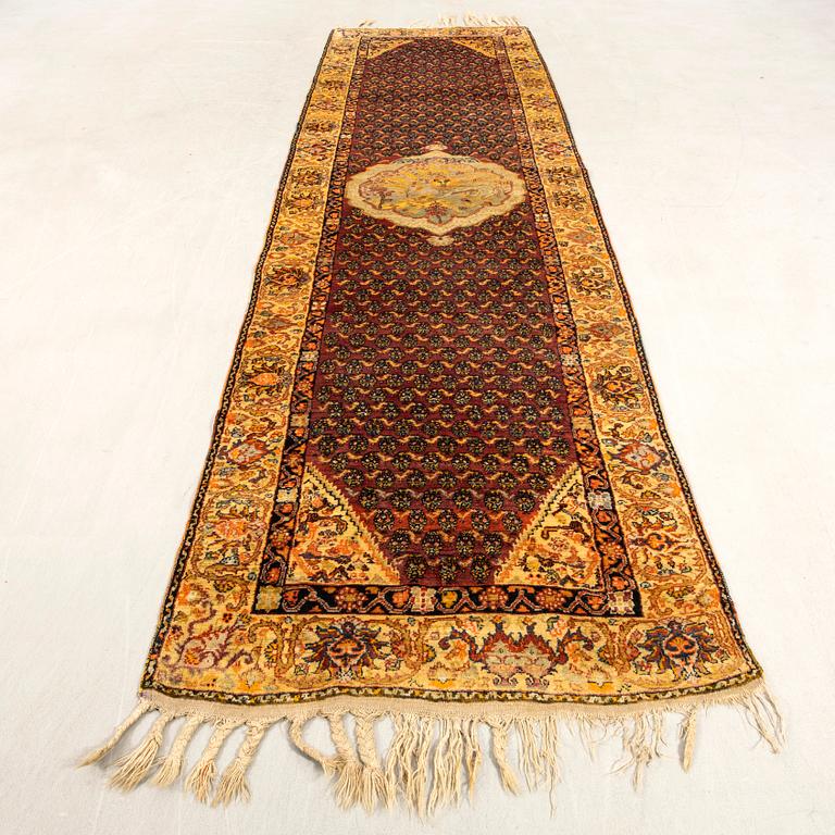 Farahan gallery rug, antique/semi-antique, approximately 409x118 cm.