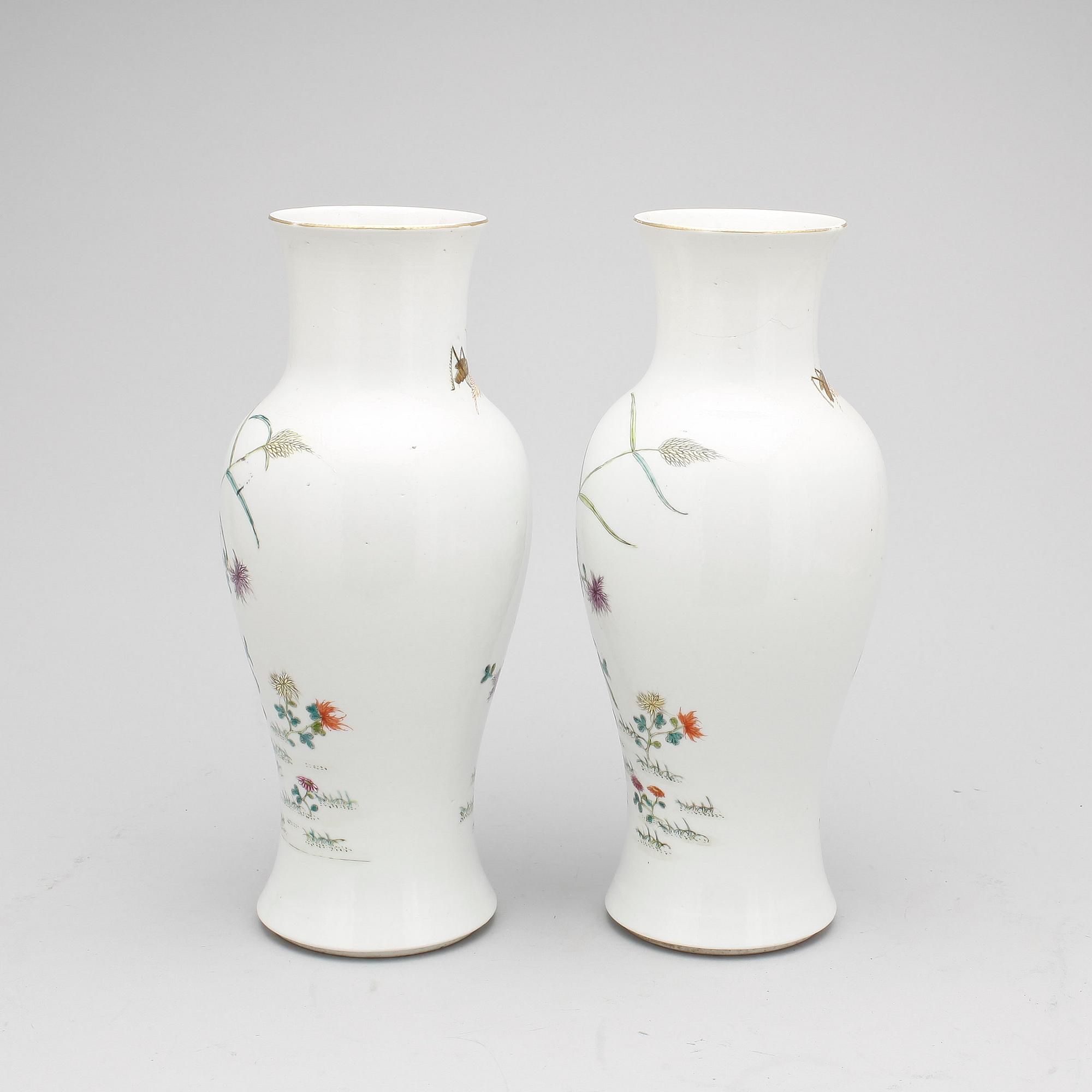 VASER, ett par, porslin, Kina, 1900-talets andra hälft.