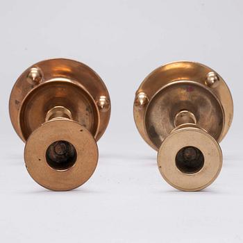 LJUSSTAKAR, 2 st, mässing, tillverkningsstämplar Judin och Pimonov, Ryssland, 1800-talets slut.