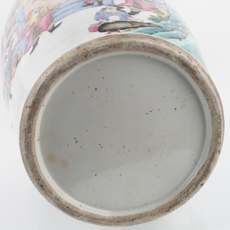 Golvvas, porslin. Kina, Sen Qingdynasti.