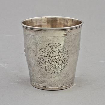 BÄGARE, silver, daterad 1740. Vikt 99 g.