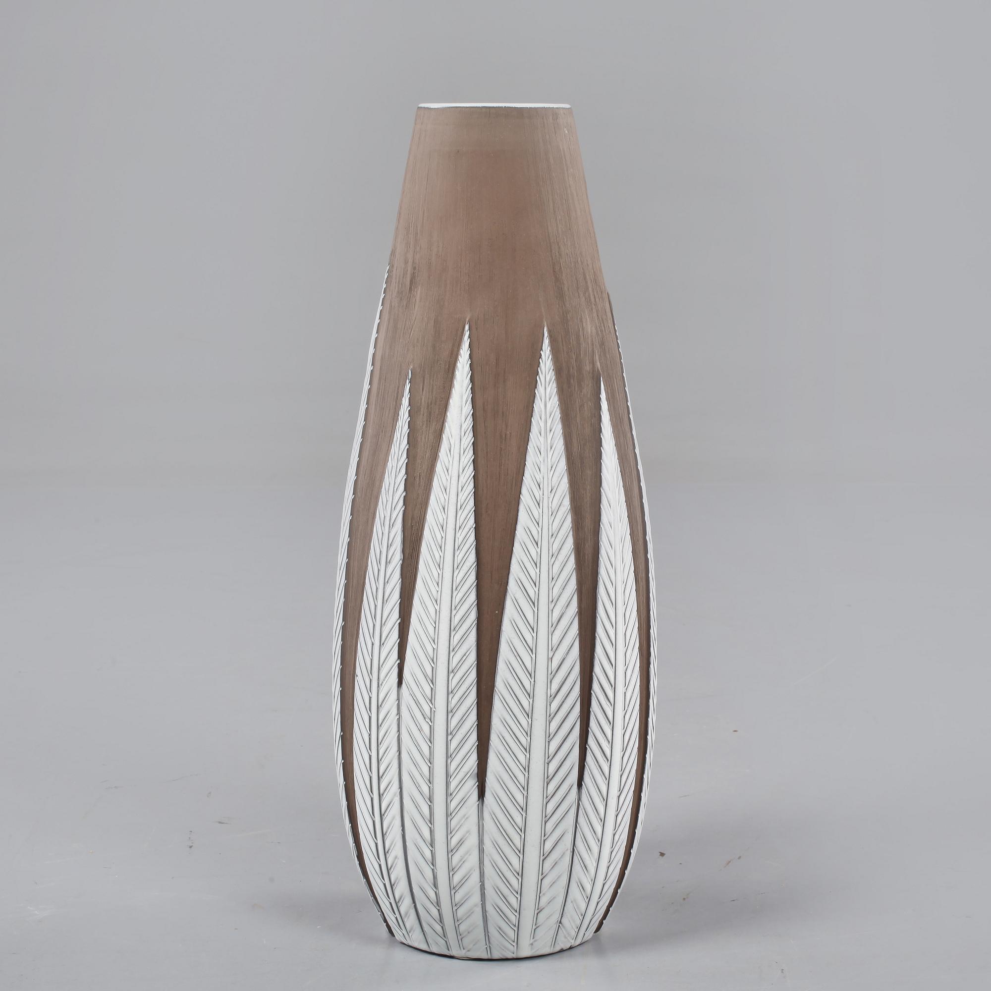 GOLVVAS, stengods, "Paprika", Anna-Lisa Thomson, Upsala Ekeby, 1951-69.