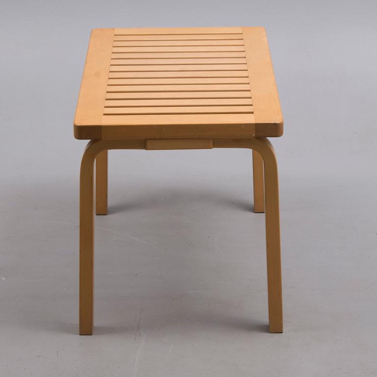 BÄNK, modell 153B, Alvar Aalto, Artek. Formgiven 1945.