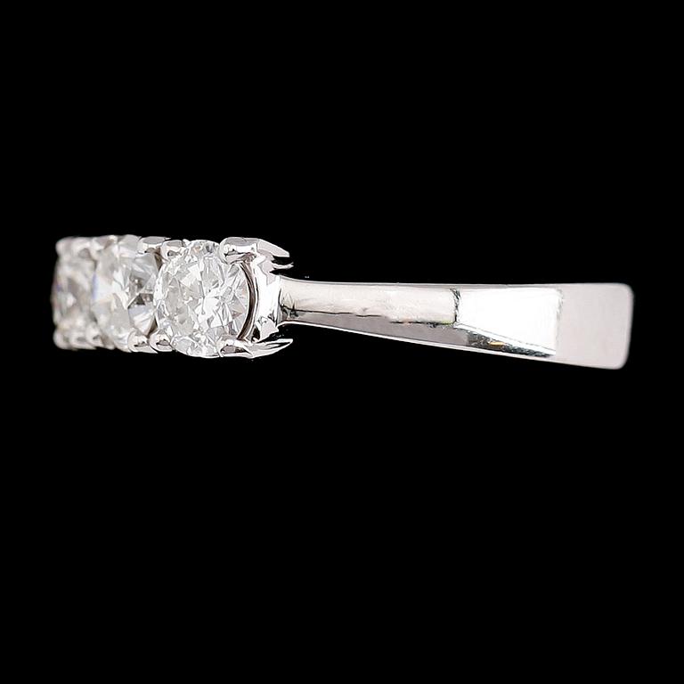 RING, 18 k vitguld, 5 briljantslipade diamanter tot ca 1.66 ct.