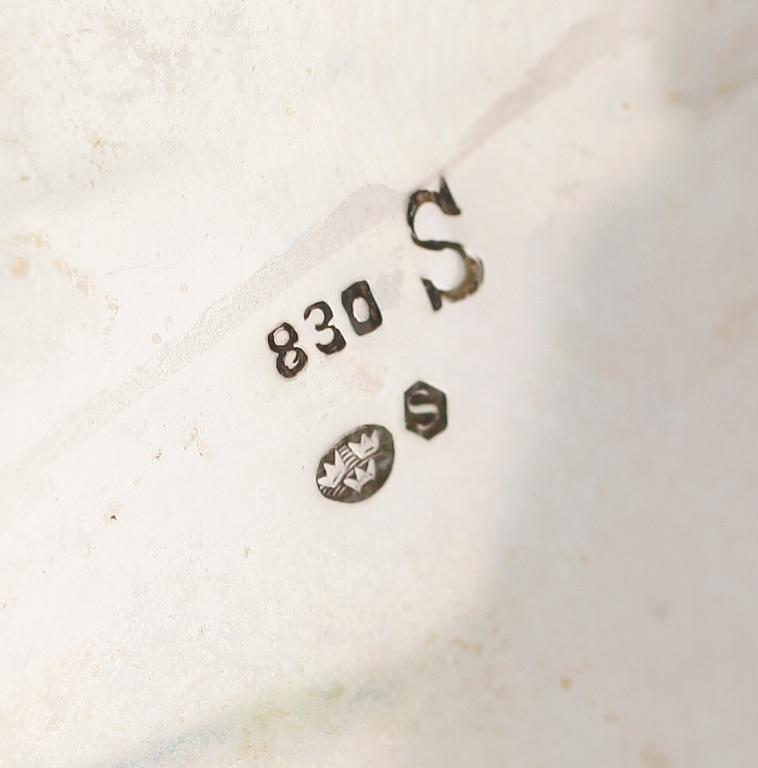 SOCKERSKÅL SAMT GRÄDDKANNA, silver, svenska importstämplar. Vikt ca 334 gram.