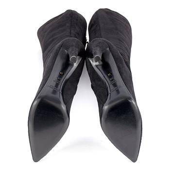 RALPH LAUREN, a pair of black suede boots. Size 39.