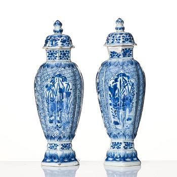 A pair of blue and white vases, Qing dynasty, Kangxi (1662-1722).