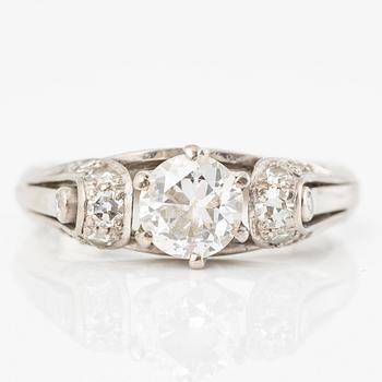 Ring, CG Hallberg, 18K gold with a round brilliant-cut diamond and octagon-cut diamonds.
