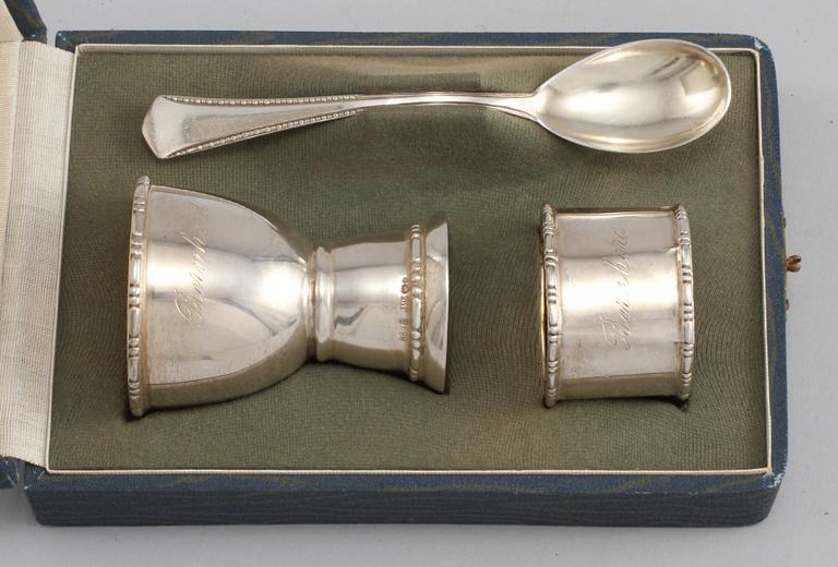 DOPSET, 3 delar, silver, svenska importstämplar. Vikt 42 g.