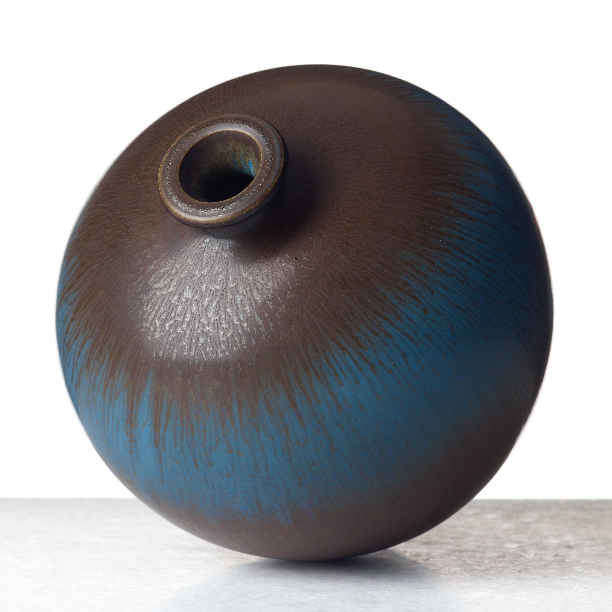 Berndt Friberg, a stoneware vase, Gustavsberg studio, Sweden 1975.