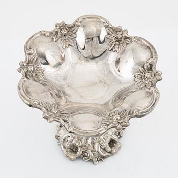 Skål på fot, silver, nyrokoko, Gustav Möllenborg, Stockholm, (1823-1850) (?).