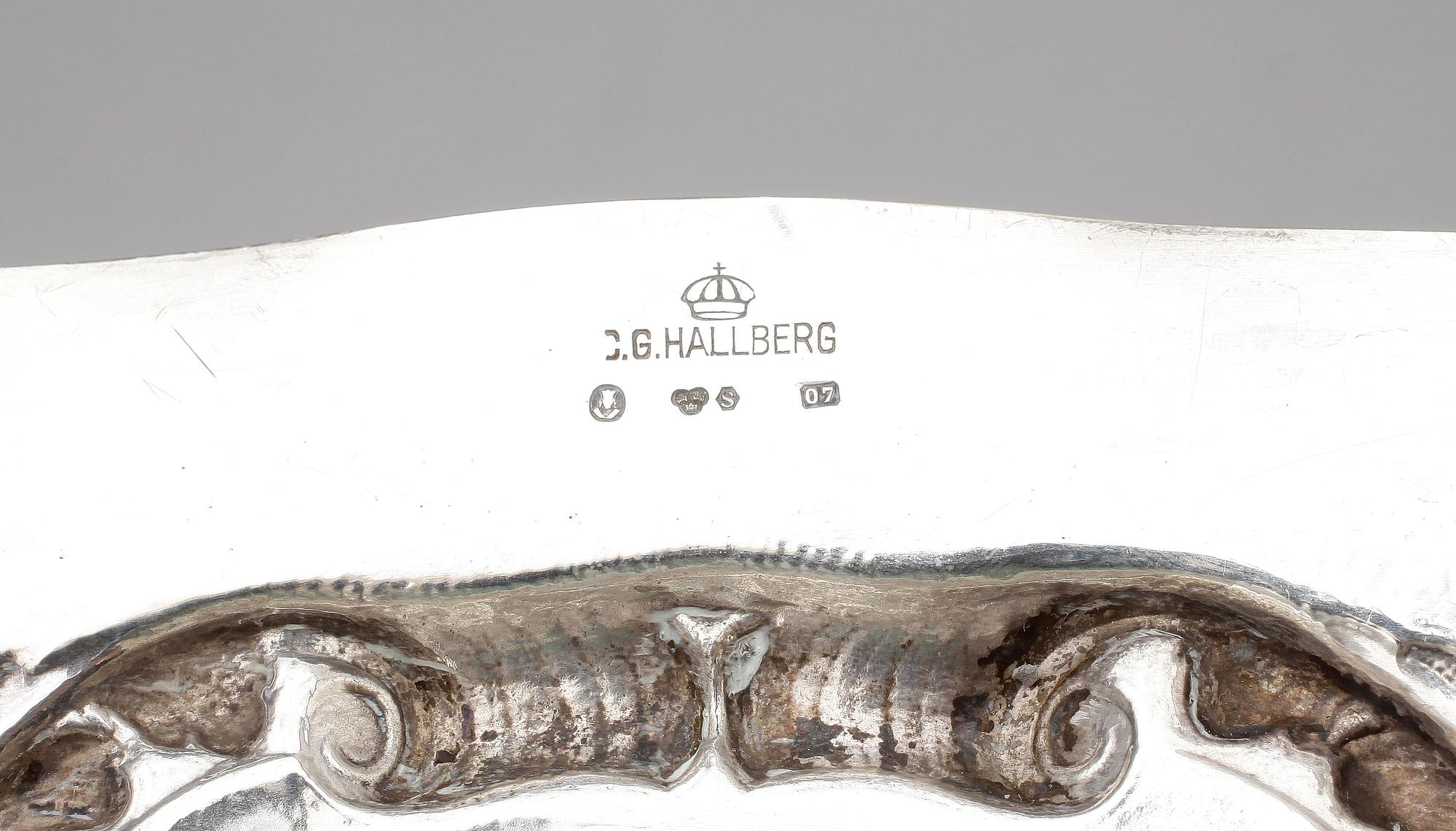 PRESENTERFAT, silver, barockstil, CG Hallberg, 1916. Vikt ca 780 g.