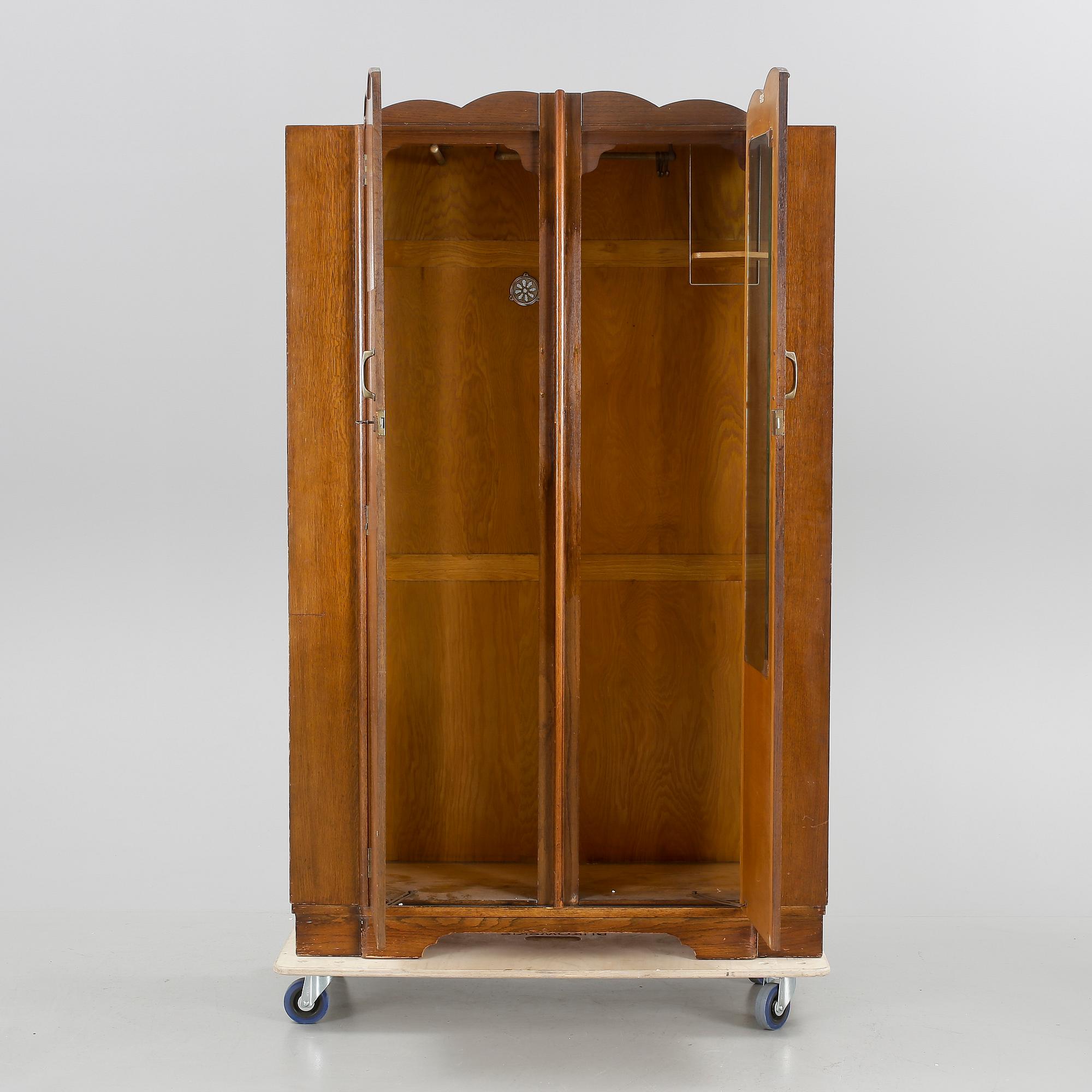 KLÄDSKÅP, C.W.S. Cabinet Factory, London, England, 1930-tal.