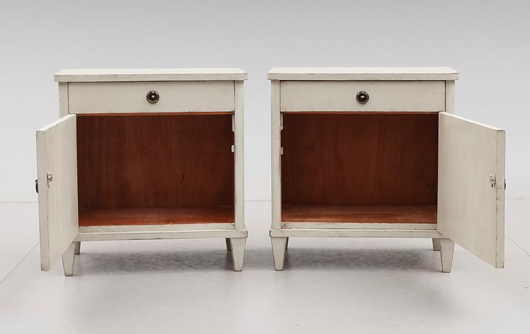 SÄNGBORD, 1 par, 1900-talets mitt.