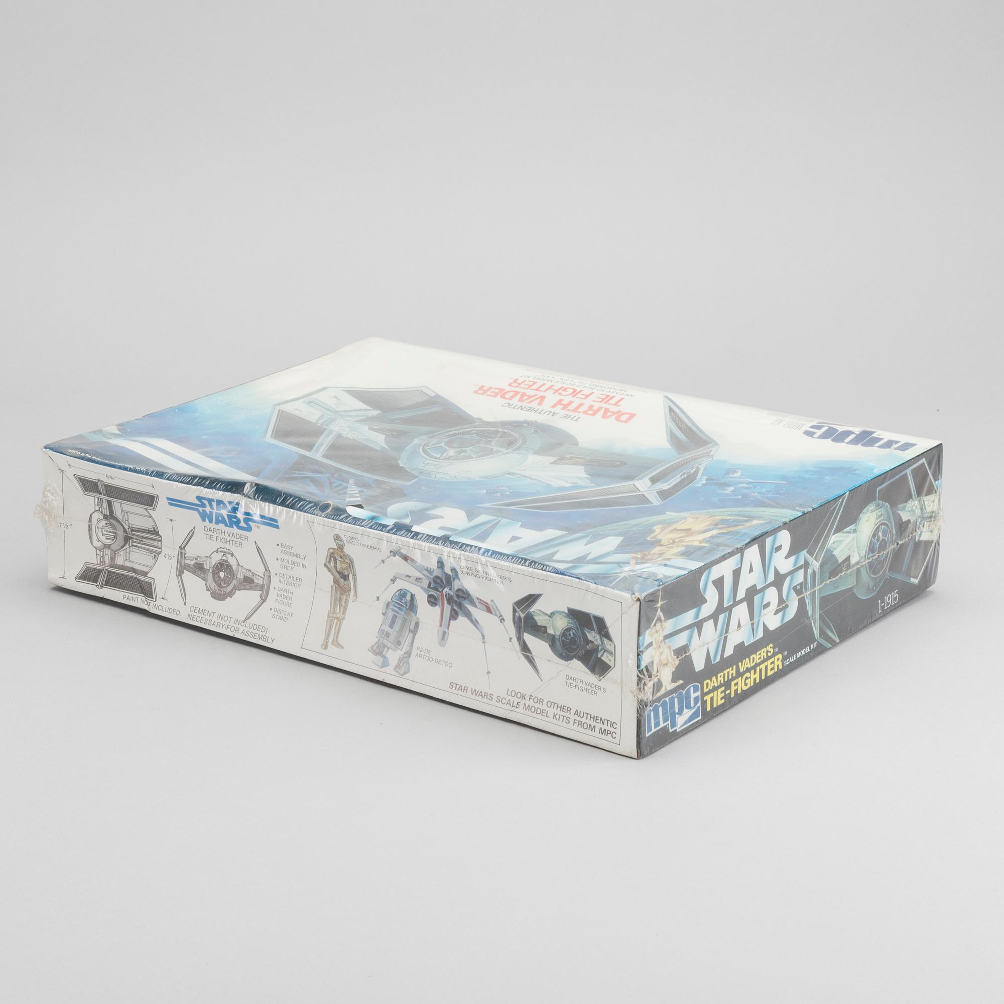 STAR WARS,two  authentic scale model kit, Darth Vader Tie Fighter och Luke Skywalker X-ving Fighther, 1977.