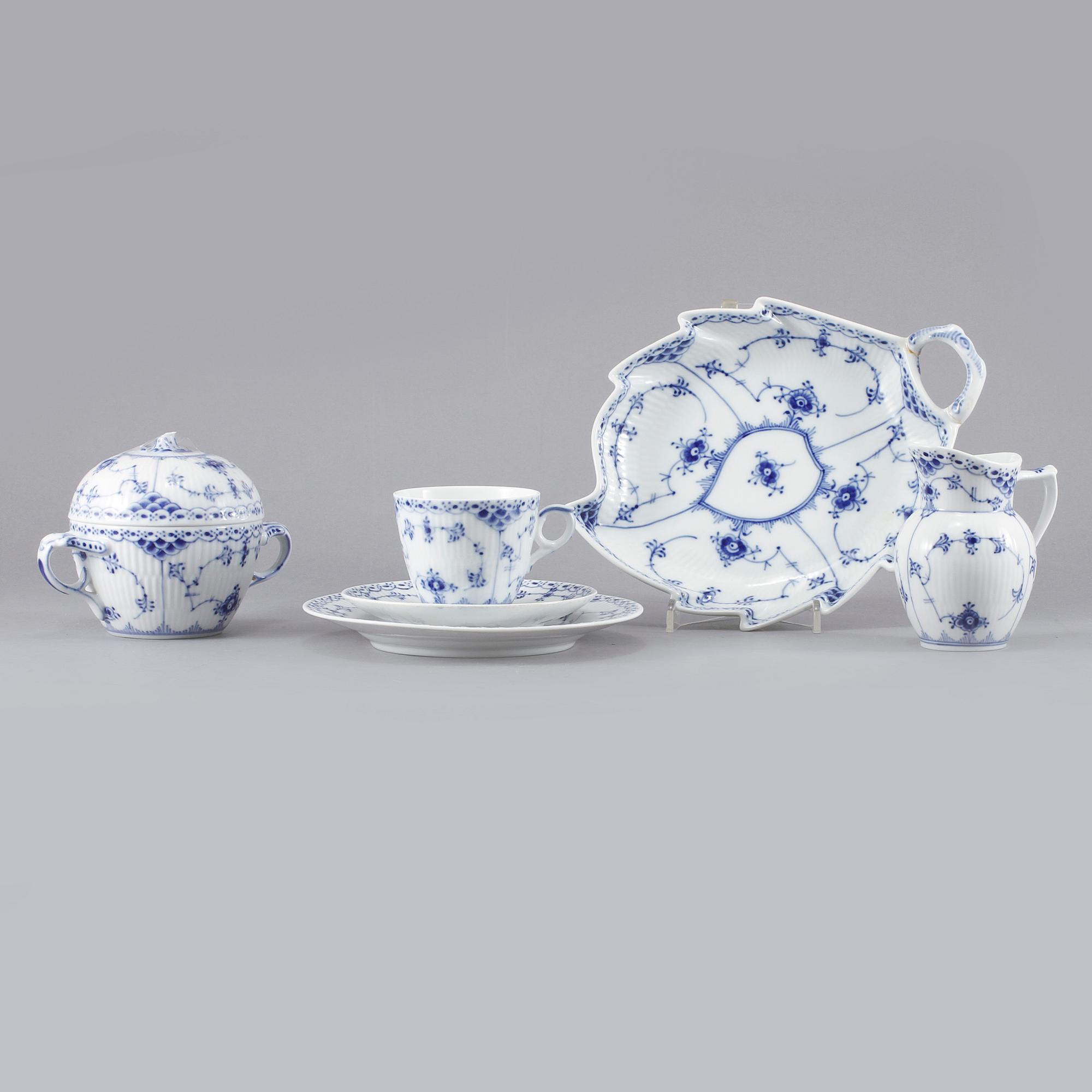 KAFFESERVIS, 25 delar, porslin, "Musselmalet", Royal Copenhagen, 1900-talets andra hälft.