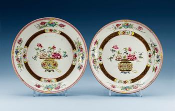 1391. A pair of famille rose dishes, Qing dynasty, Qianlong (1736-95). (2).