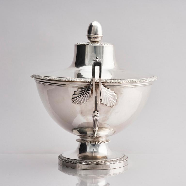 A Swiss silver tureen with lid, mark of Bossard & Sohn, 20th Century.