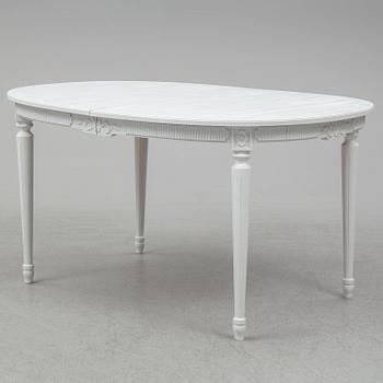 MATBORD, gustaviansk stil, 1900-talets slut. 2 iläggsskivor medföljer.