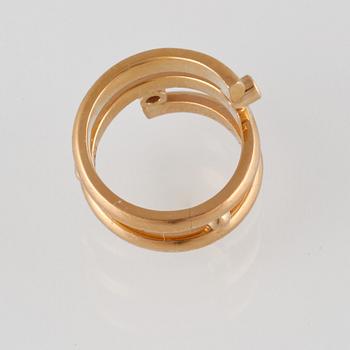 RING, 20K guld med 2 briljantslipade diamanter ca 0.06 ct. Vikt 11,9 gram.