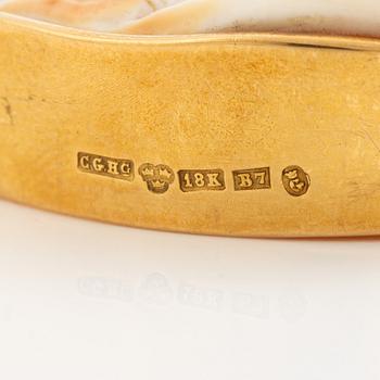 Brooch, 18K gold with shell cameo.