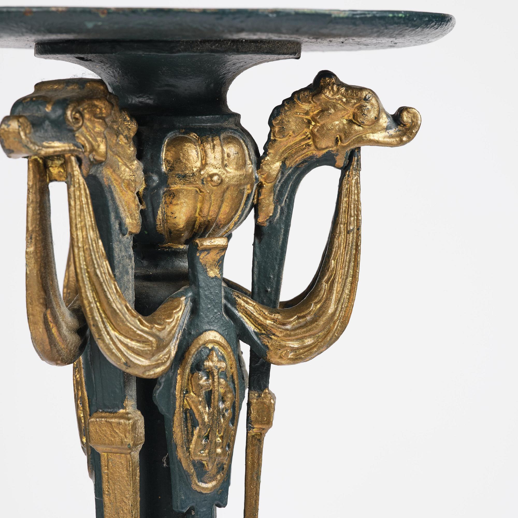 Piedestaler, ett par , 1800-talets slut.